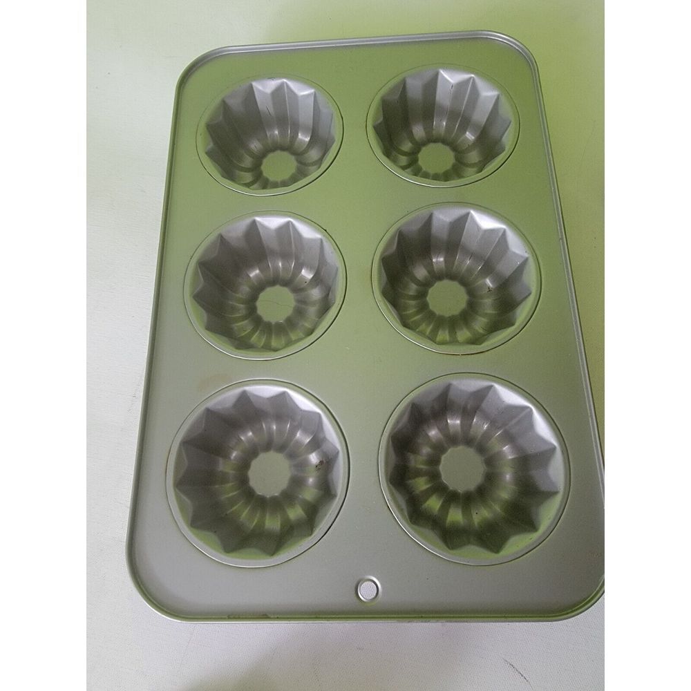 BAKERS SECRET NON -STICK MINI FLUTED TUBE PAN Naking Cooking Metal 6 Spot